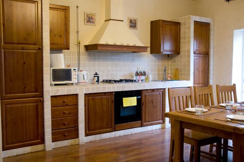 Кухня-студия в коттедже в Спас-Каменка