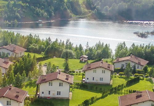 Поселок у озера