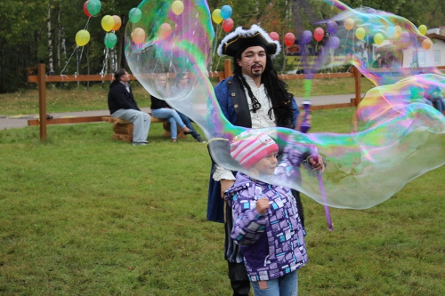 Запуск мыльных пузырей в Спас-Каменке