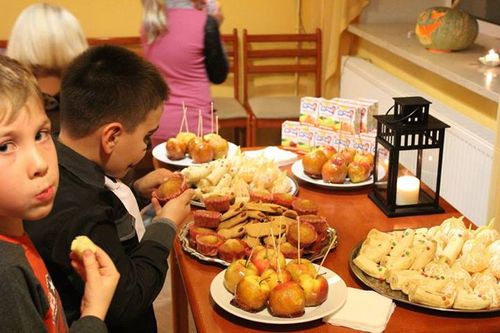 Праздничные угощения в ресторане Маска в Спас-Каменке