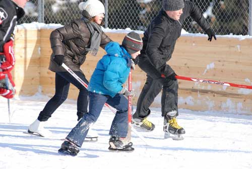 Команда атакует