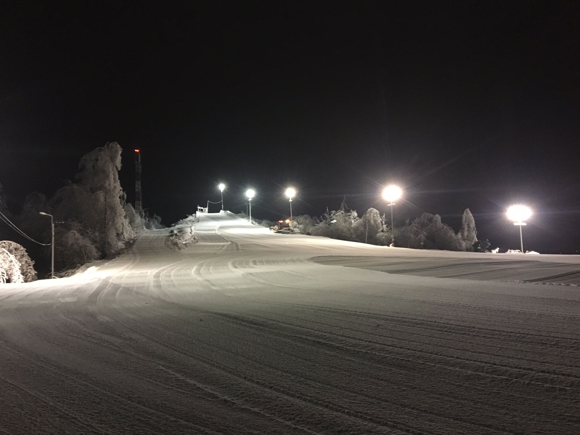 Подготовка склона Готовимся к открытию СНОУПАРКА