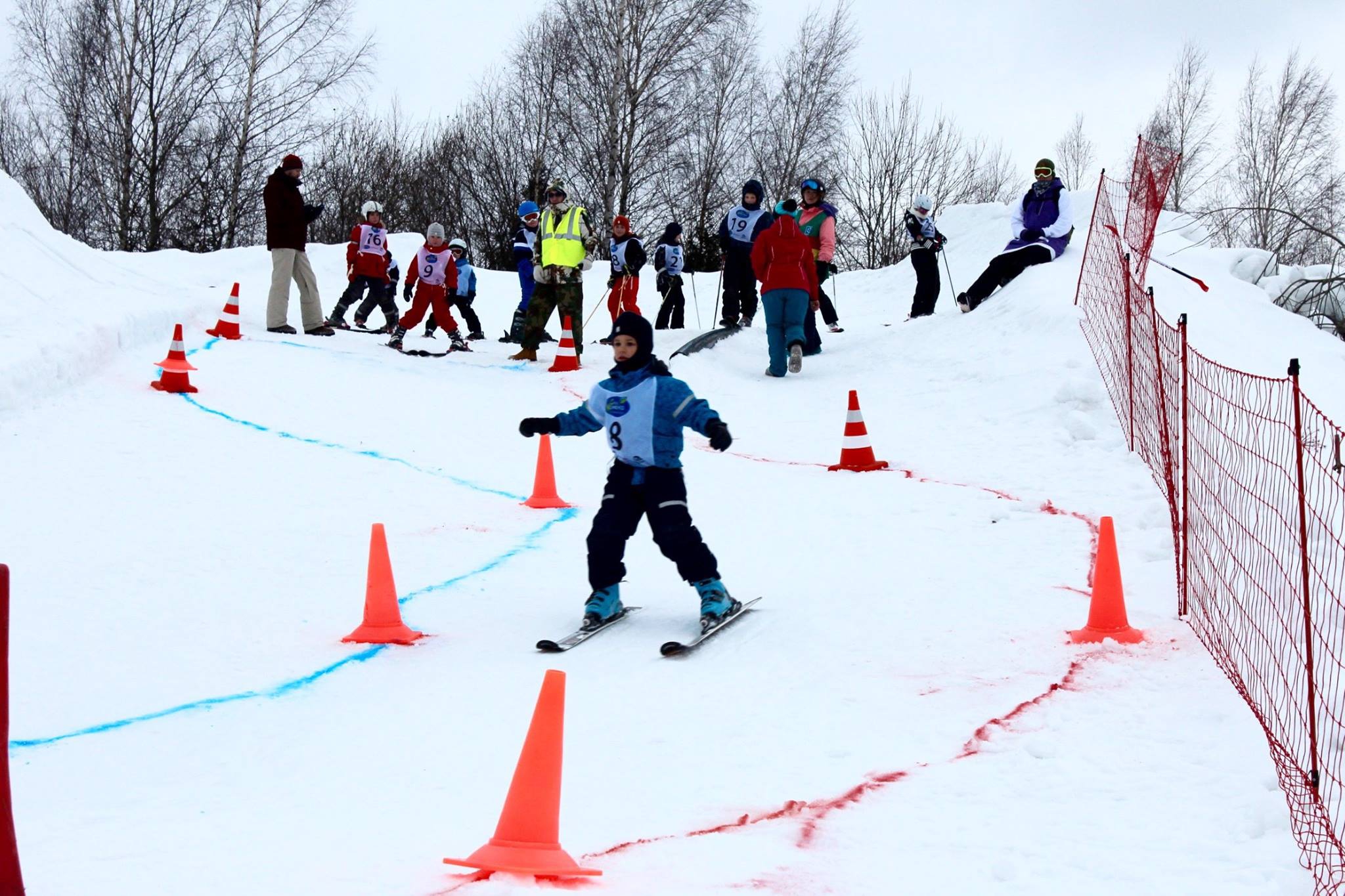 Уверенной прохождение трассы молодым спортсменом