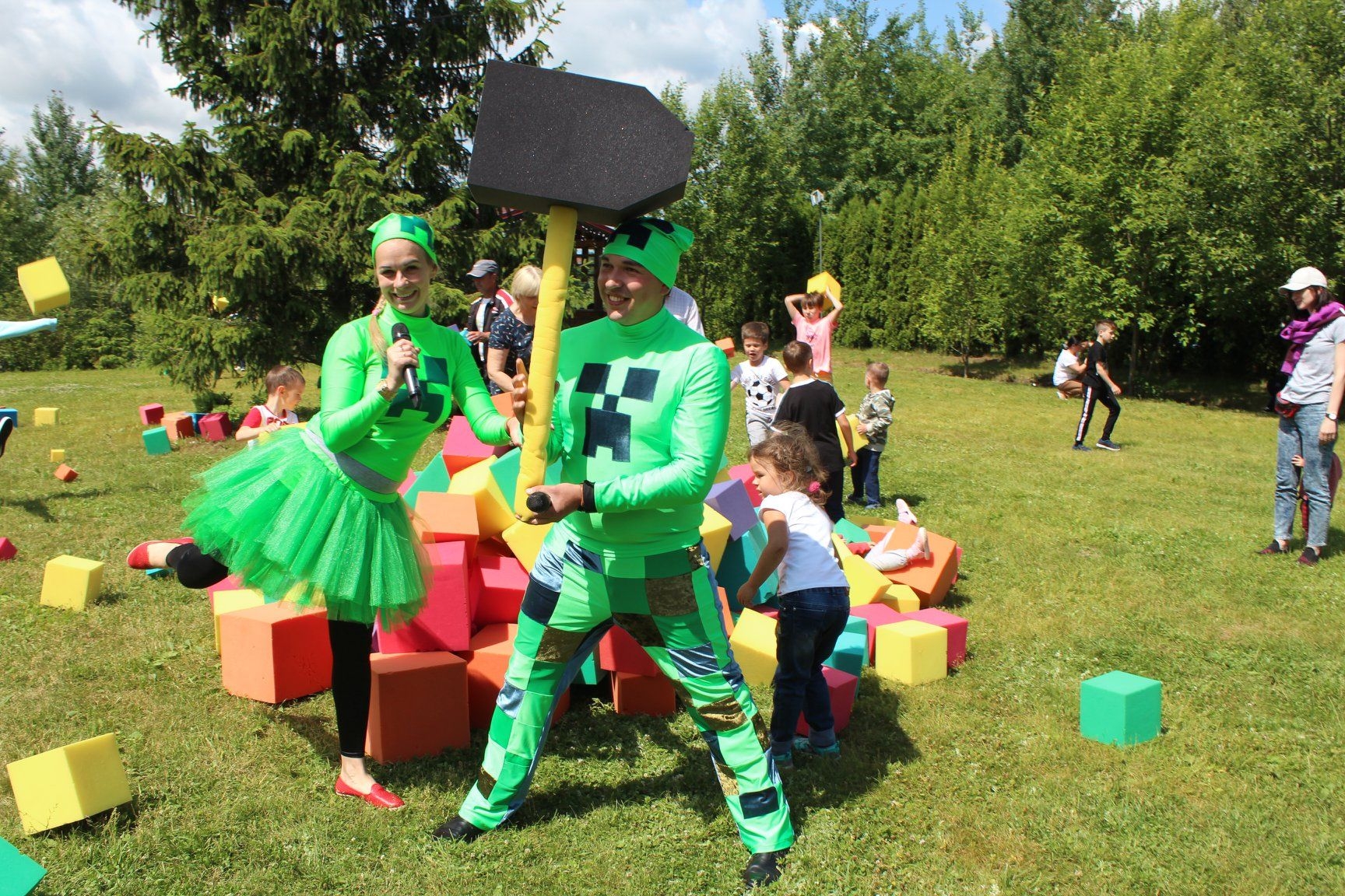 Детский праздник на Спас-Каменке Детский праздник с цветными кубиками