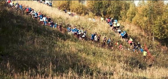 Трейл включает в себя спуски и подъёмы в гору.