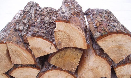 Дрова для каминов, установленных в каждом доме коттеджного поселка Спас-Каменка